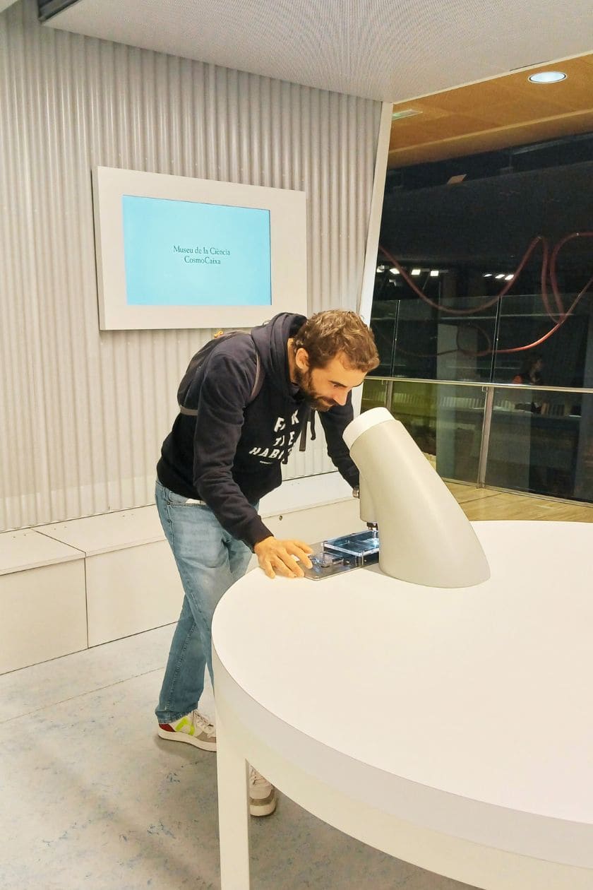 Barcelona - museo de la ciencia cosmocaixa - mejores museos de barcelona - microscopio