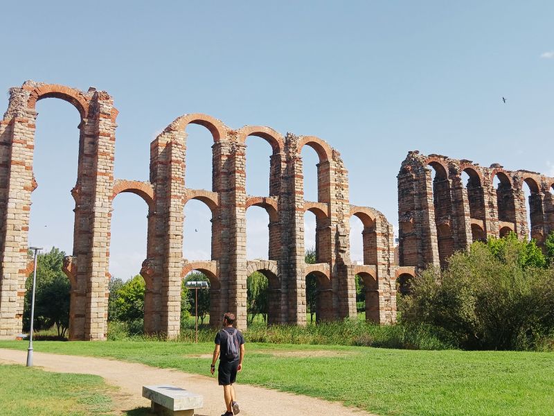 extremadura - qué ver en extremadura - qué ver en mérida - Acueducto de los Milagros desde embalse Proserpina