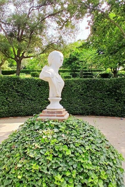barcelona - los jardines de santa clotilde lloret de mar - estatua busto