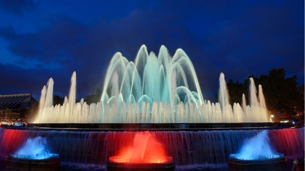 Fuente m&aacute;gica de Montju&iuml;c - qu&eacute; ver en Barcelona